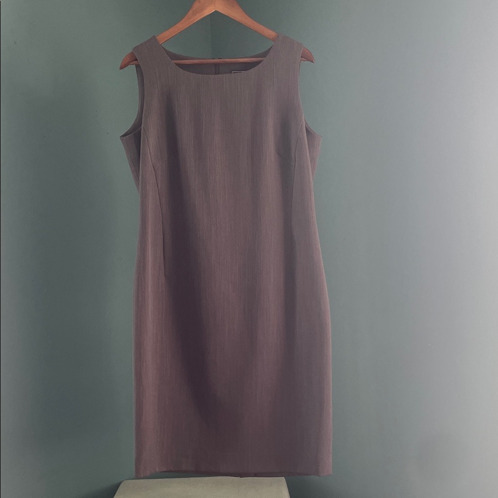 Laura Scott Chic Sleeveless Midi Dress gray